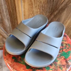 OoFos Ladies Sandals